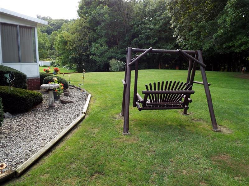 1016 Wainwright Dr, Irwin, PA 15642 photo 3