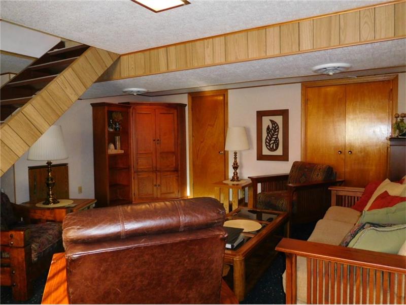 571 Semple Dr, Irwin, PA 15642 photo 14