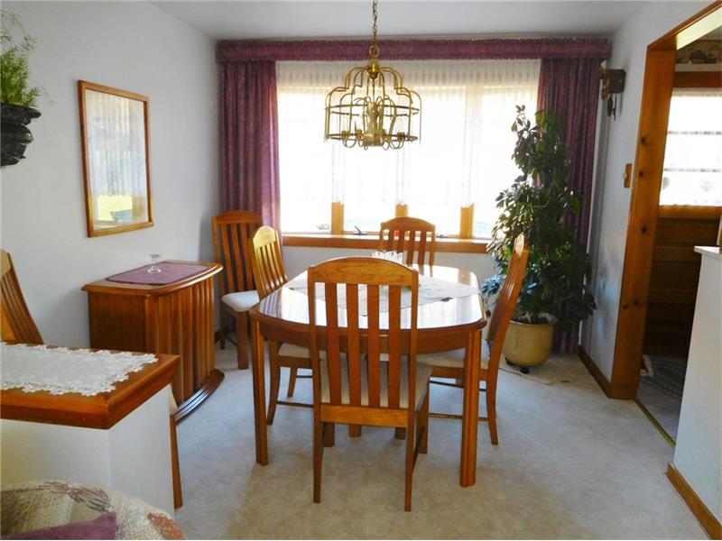571 Semple Dr, Irwin, PA 15642 photo 6