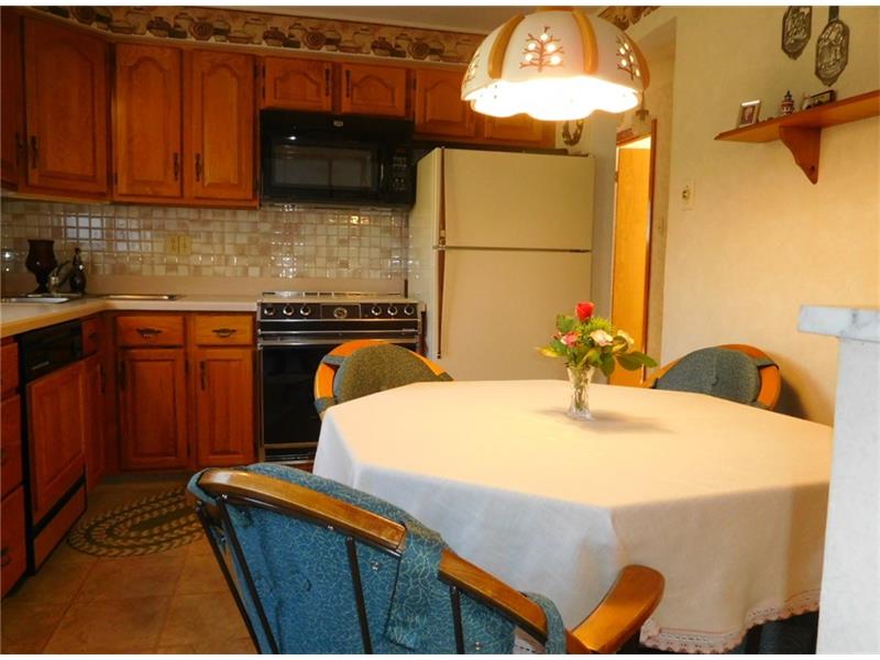 571 Semple Dr, Irwin, PA 15642 photo 3