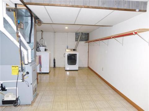 921 Iris Dr, Irwin, PA 15642 photo 18