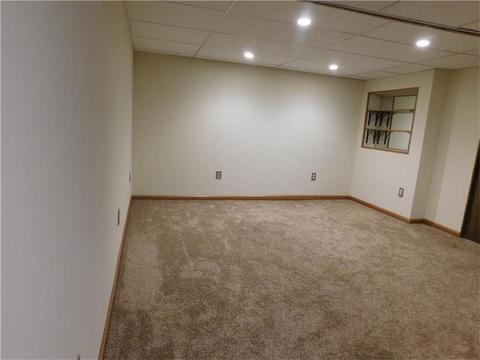 921 Iris Dr, Irwin, PA 15642 photo 17