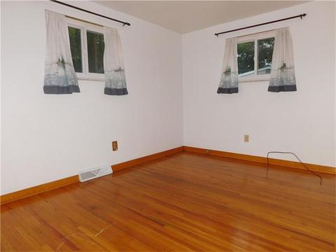 921 Iris Dr, Irwin, PA 15642 photo 14