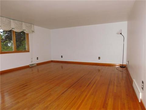 921 Iris Dr, Irwin, PA 15642 photo 6