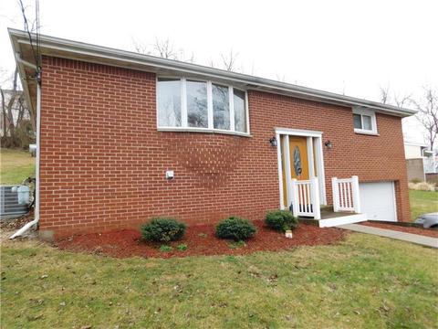 921 Iris Dr, Irwin, PA 15642 photo 1