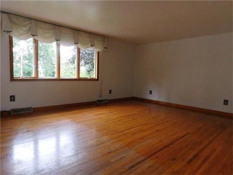 921 Iris Dr, Irwin, PA 15642 photo 7