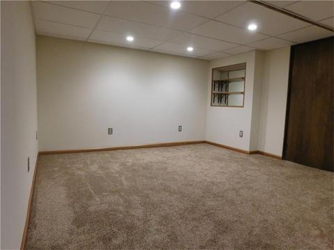 921 Iris Dr, Irwin, PA 15642 photo 16