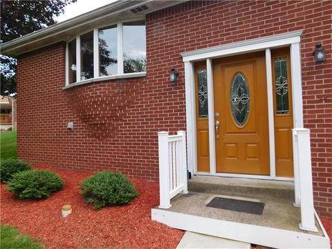 921 Iris Dr, Irwin, PA 15642 photo 2