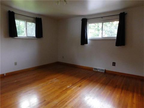 921 Iris Dr, Irwin, PA 15642 photo 13