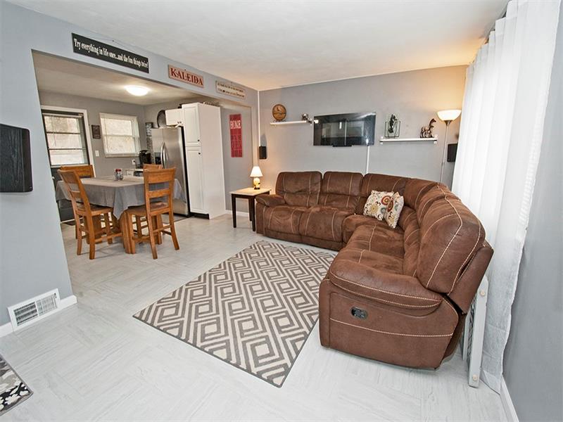 13711 Ormsby Dr, Irwin, PA 15642 photo 3