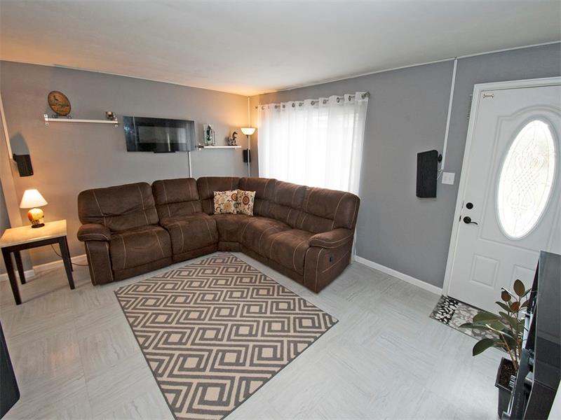 13711 Ormsby Dr, Irwin, PA 15642 photo 2