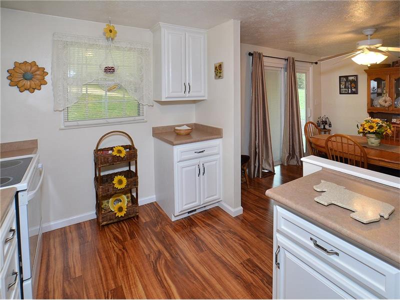 1822 Ivanhoe Dr, Irwin, PA 15642 photo 3