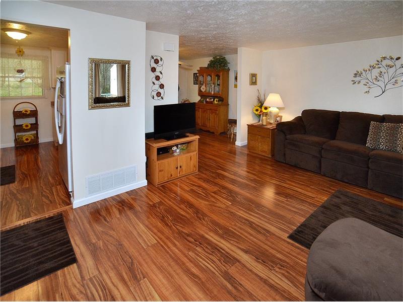 1822 Ivanhoe Dr, Irwin, PA 15642 photo 8
