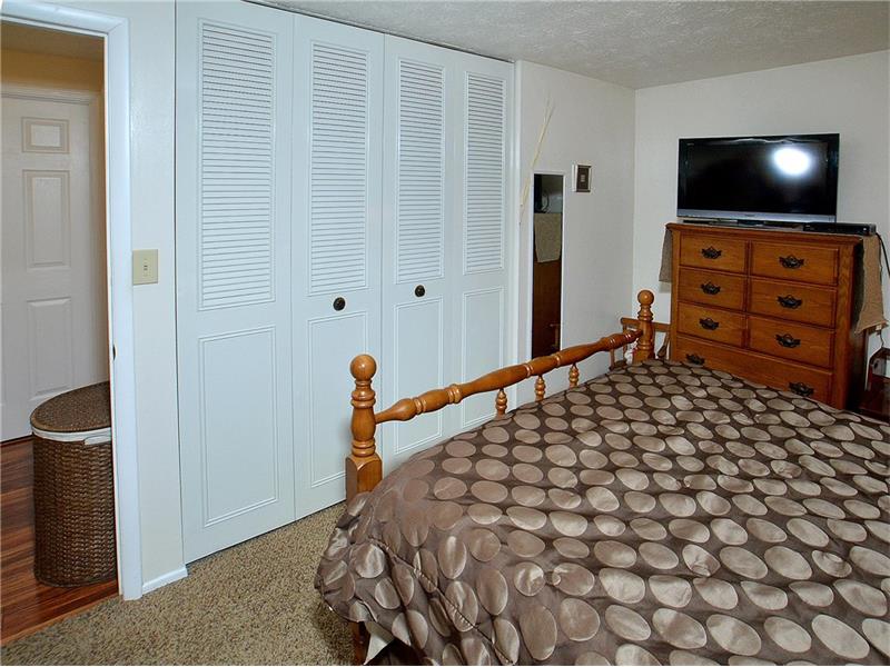 1822 Ivanhoe Dr, Irwin, PA 15642 photo 12