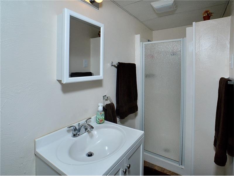 1822 Ivanhoe Dr, Irwin, PA 15642 photo 17