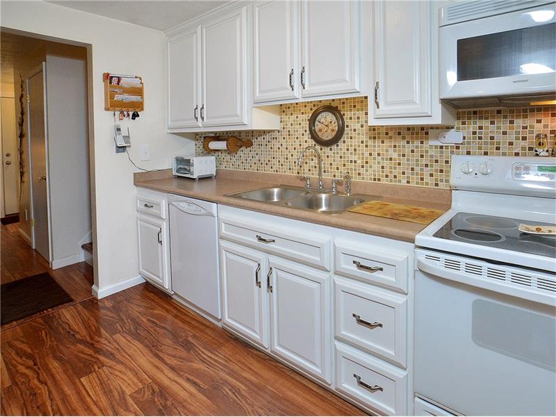 1822 Ivanhoe Dr, Irwin, PA 15642 photo 5