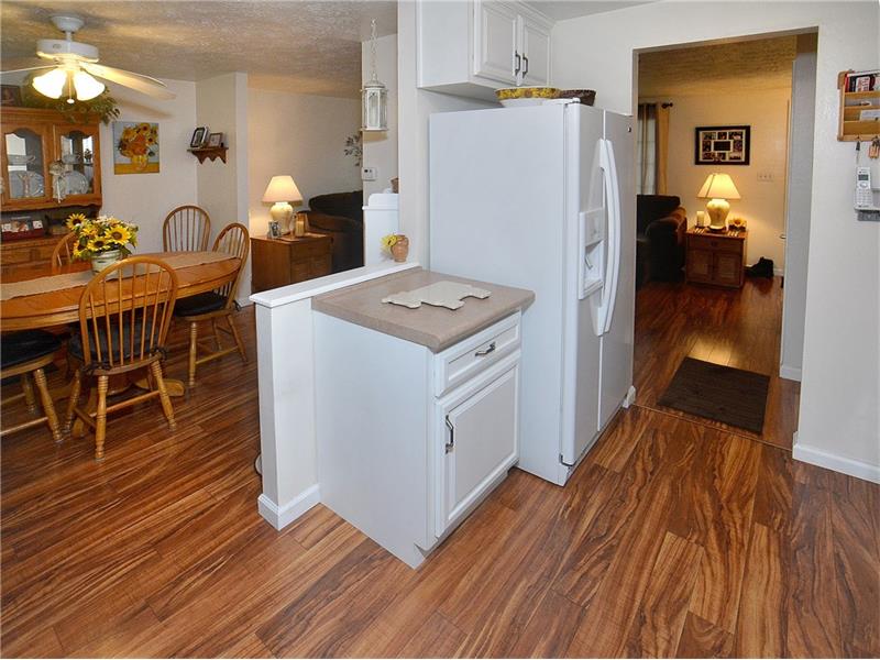 1822 Ivanhoe Dr, Irwin, PA 15642 photo 4