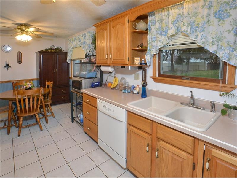 2264 Trolist Dr, Irwin, PA 15642 photo 2