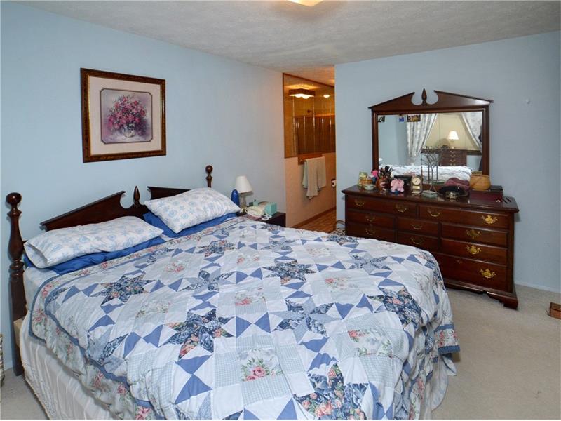 2264 Trolist Dr, Irwin, PA 15642 photo 11