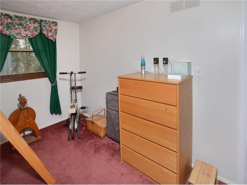 2264 Trolist Dr, Irwin, PA 15642 photo 14