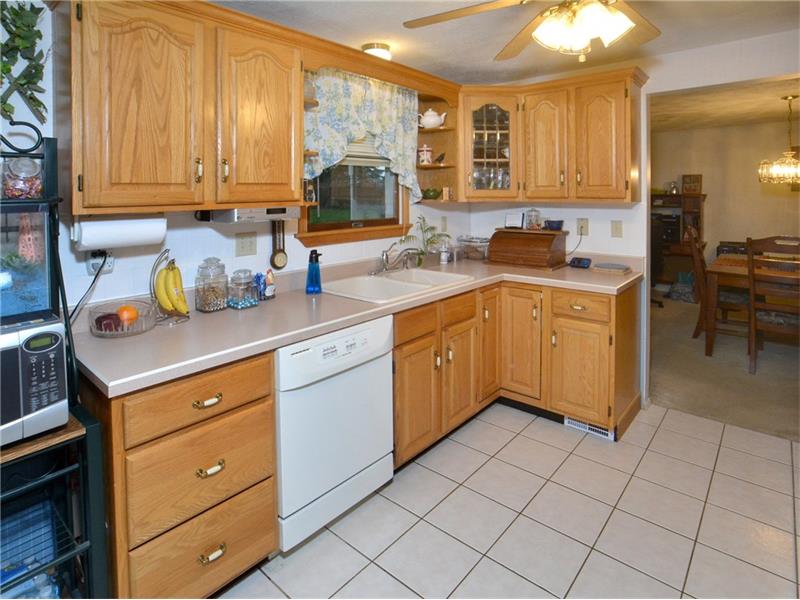 2264 Trolist Dr, Irwin, PA 15642 photo 3