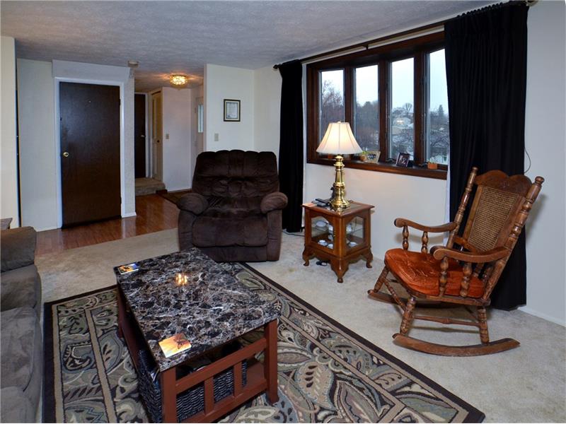 2264 Trolist Dr, Irwin, PA 15642 photo 8