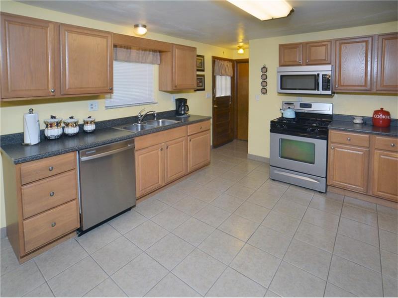 1663 Nash Ave, Pittsburgh, PA 15235 photo 2