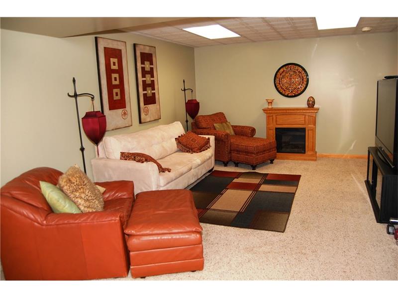 960 Castleview Dr, Irwin, PA 15642 photo 16
