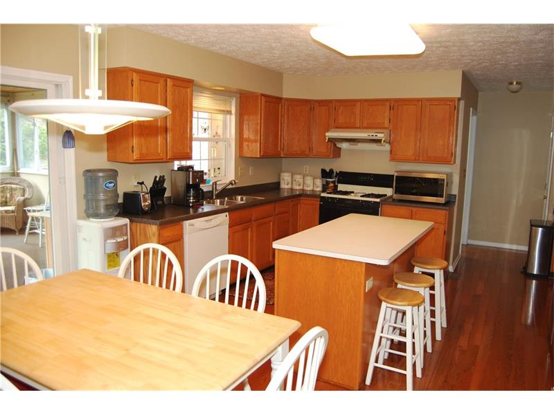 960 Castleview Dr, Irwin, PA 15642 photo 4
