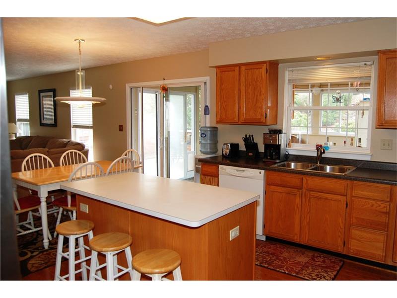 960 Castleview Dr, Irwin, PA 15642 photo 6