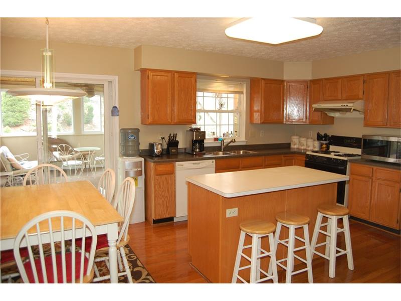 960 Castleview Dr, Irwin, PA 15642 photo 5