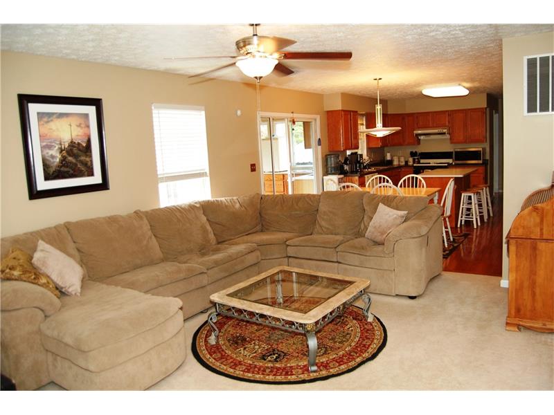 960 Castleview Dr, Irwin, PA 15642 photo 2