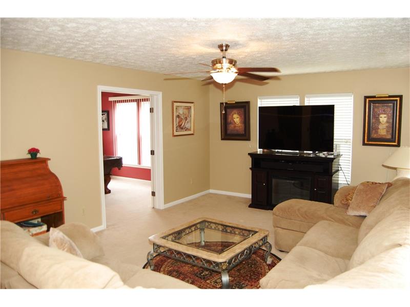960 Castleview Dr, Irwin, PA 15642 photo 3