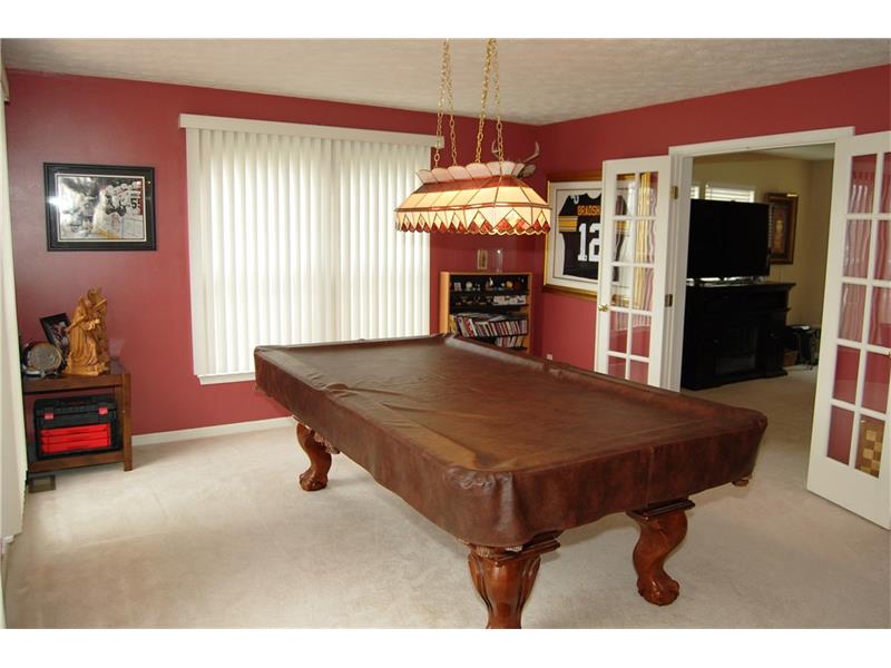 960 Castleview Dr, Irwin, PA 15642 photo 8