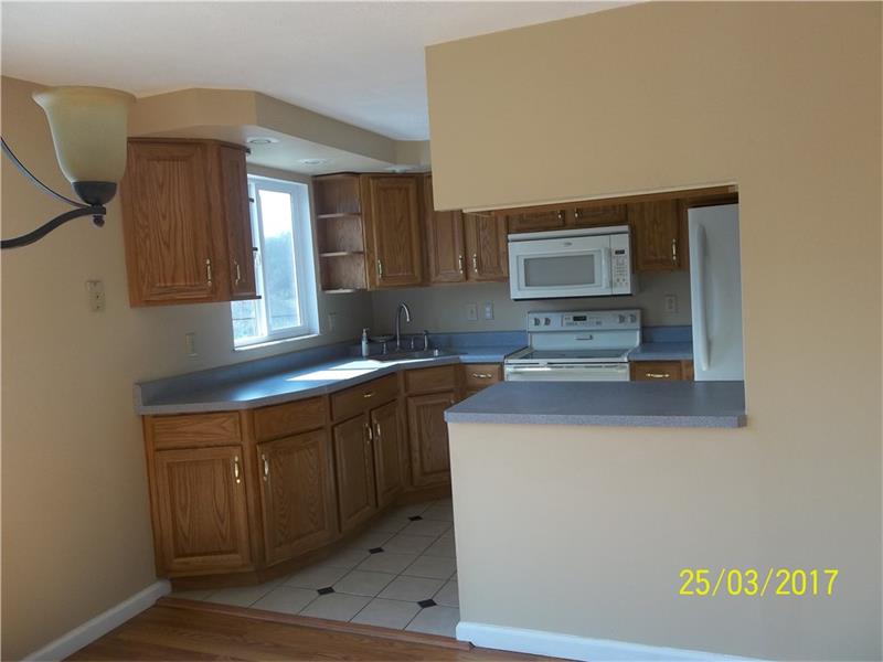 1929 Ivanhoe Dr, Irwin, PA 15642 photo 8
