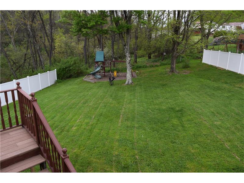 1938 Ivanhoe Dr, Irwin, PA 15642 photo 2