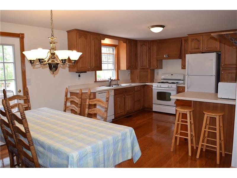 1938 Ivanhoe Dr, Irwin, PA 15642 photo 6
