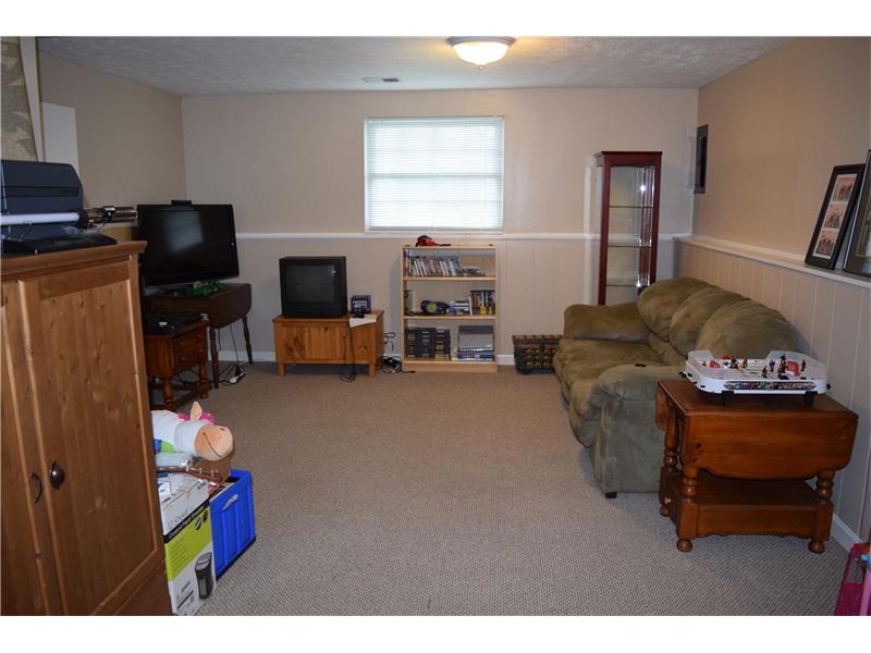 1938 Ivanhoe Dr, Irwin, PA 15642 photo 18