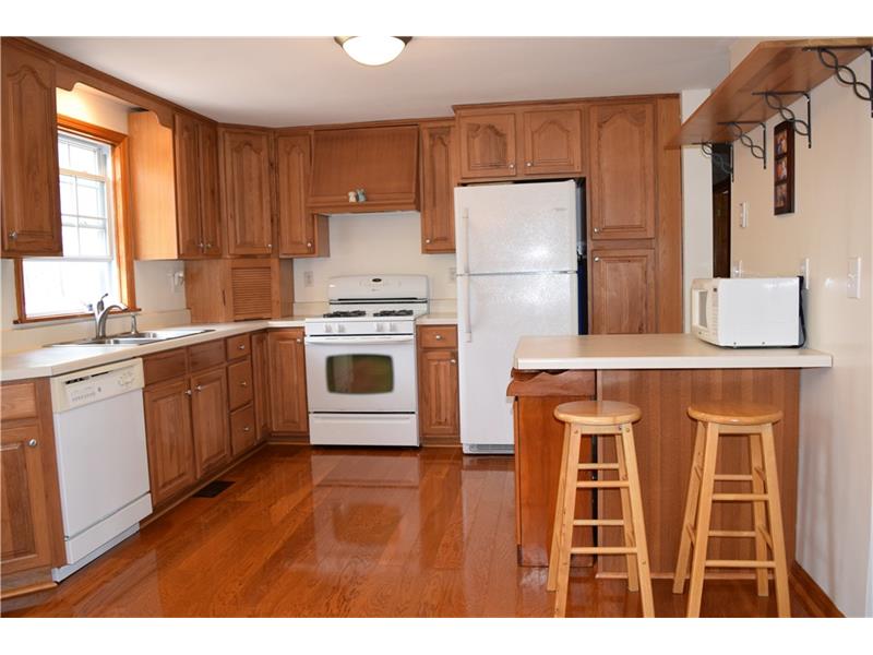 1938 Ivanhoe Dr, Irwin, PA 15642 photo 5