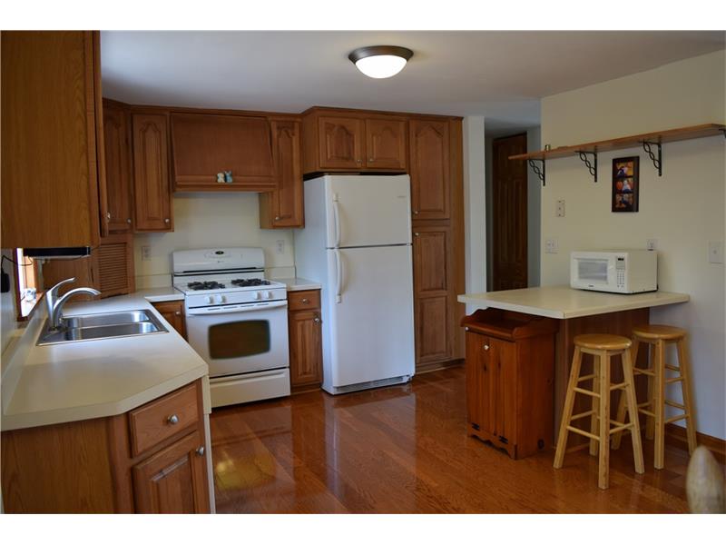 1938 Ivanhoe Dr, Irwin, PA 15642 photo 8