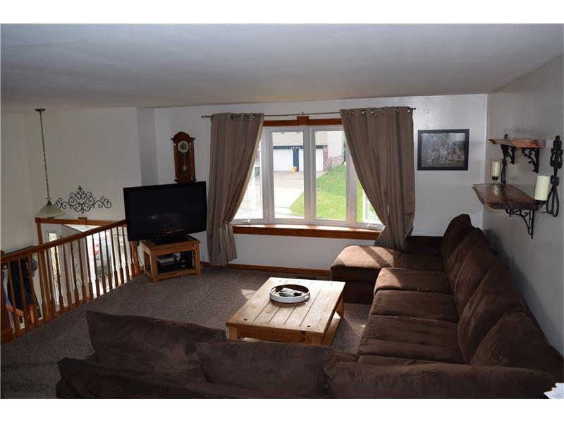 1938 Ivanhoe Dr, Irwin, PA 15642 photo 10