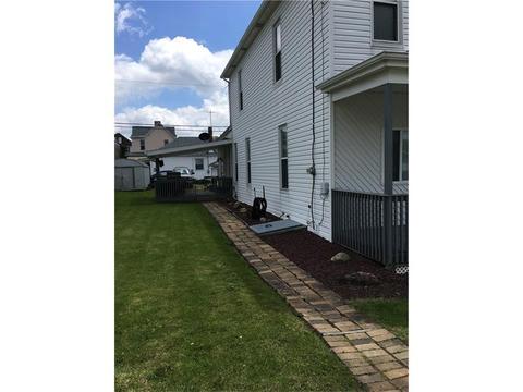 39 Penn Ave, Irwin, PA 15642 photo 4