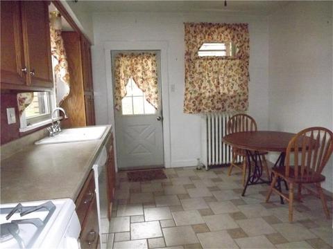 106 E Willock Rd, Pittsburgh, PA 15227 photo 3