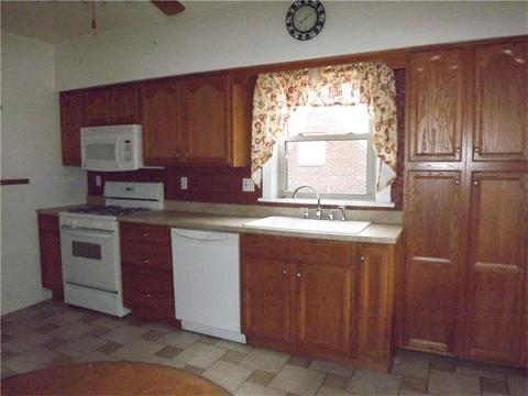 106 E Willock Rd, Pittsburgh, PA 15227 photo 4