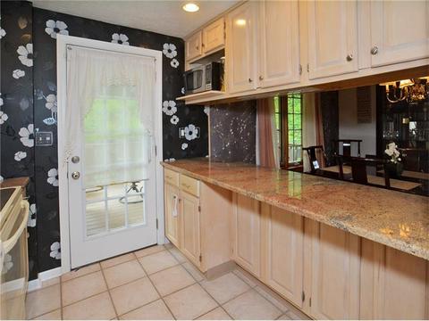 9002 Hill Dr, Irwin, PA 15642 photo 3