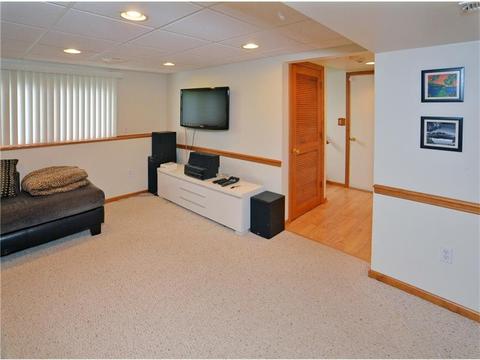 9002 Hill Dr, Irwin, PA 15642 photo 14