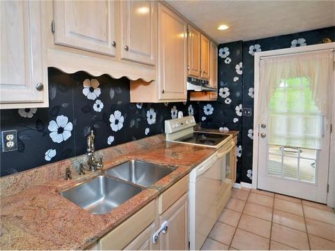 9002 Hill Dr, Irwin, PA 15642 photo 2