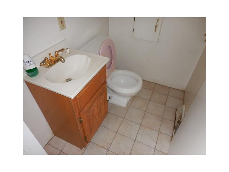 9786 Mcclellan St, Irwin, PA 15642 photo 4