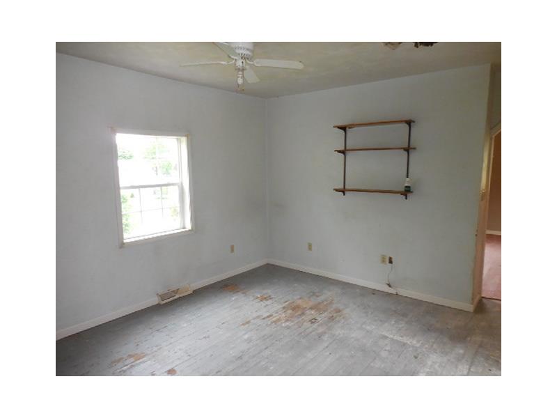 9786 Mcclellan St, Irwin, PA 15642 photo 3