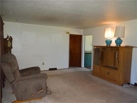 12300 Roth Dr, Irwin, PA 15642 photo 5